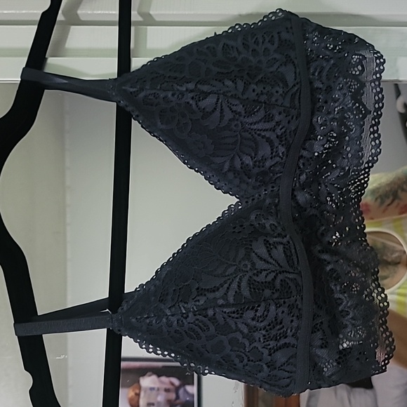 BEAUTIFUL navy Bralette! - Picture 1 of 4